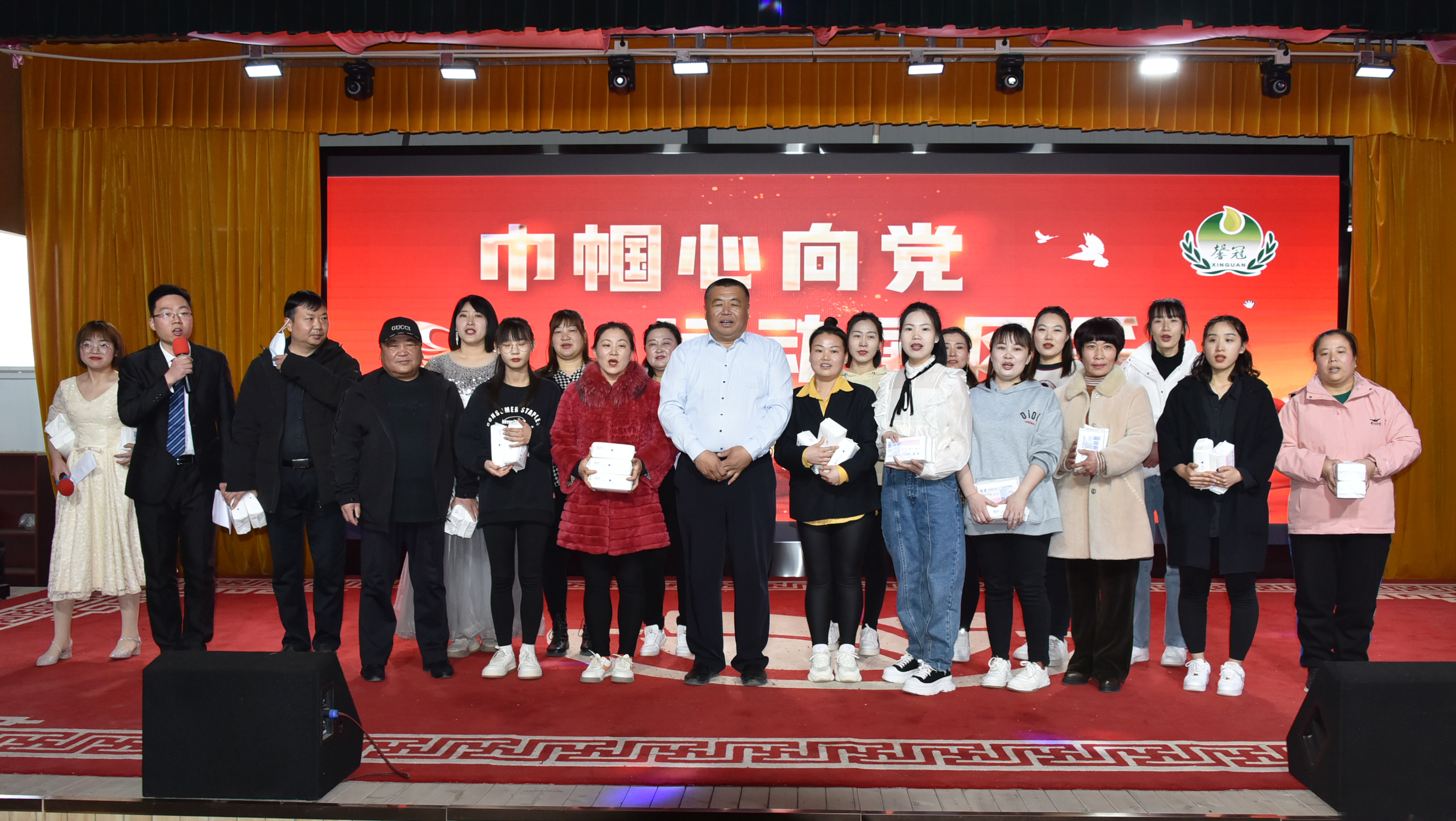 巾幗心向黨，運(yùn)動(dòng)展風(fēng)采